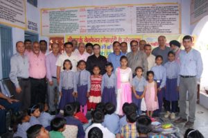 Yamunanagar के राजकीय प्राथमिक पाठशाला रामपुरा में आयोजित प्रतिभा पुरस्कार वितरण समारोह में पुरस्कार प्रयाप्त करने वाले बच्चें मुख्य अतिथि ।
