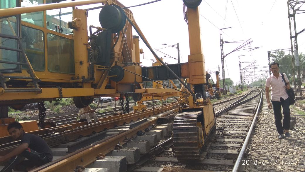 टी28 मशीन की मदद से जगाधरी रेलवे स्‍टेशन पर पहली बार बदला गया रेलवे ट्रैक