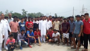 सढौरा के रणजीतपुर में युवा क्लब द्वारा क्रिकेट प्रतियोगिता में बृजपाल छप्पर ने टॉस करके मैच का शुभारंभ किया