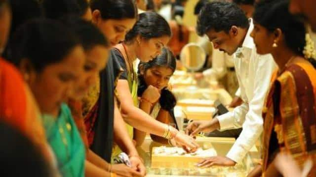 Gold Price 29 December: सोना महंगा, चांदी के गिरे भाव, देखें जीएसटी समेत लेटेस्ट रेट